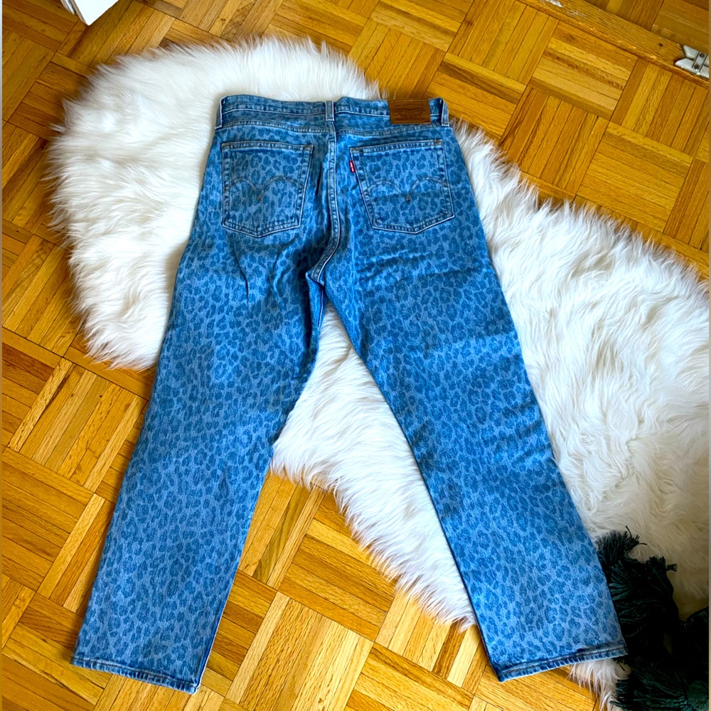 Levi’s Wedgie Fit Straight Leg Jeans Leopard Print Size 28, 26 inch inseam